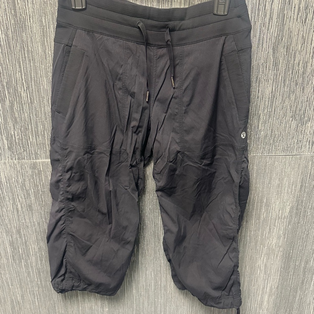 Lululemon Athletica black capris